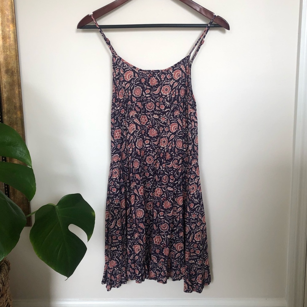 ❌SOLD❌ Boho flowy floral dress with strappy back